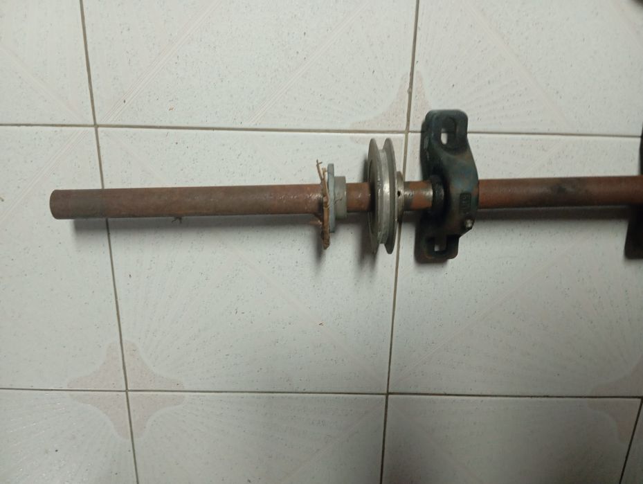 Veio com chumaçeiras e poli