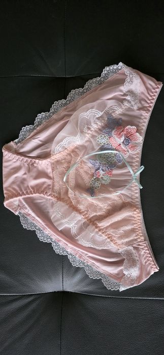 Nowe Eleganckie Kwiatowe Haftowane Majtki Z Niskim Stanem Roz.XL/42/14