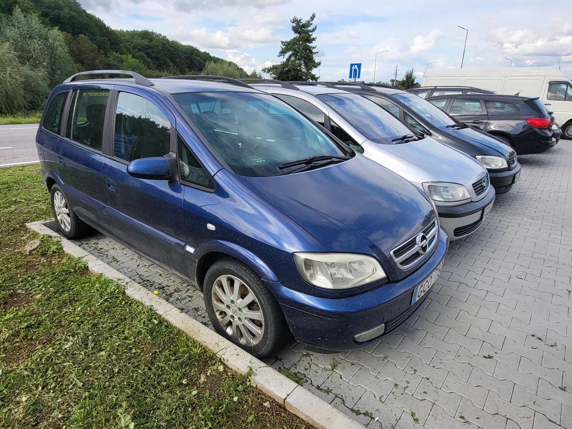 Свіжопривезені Opel Zafira Не Розмитнені в Киеве