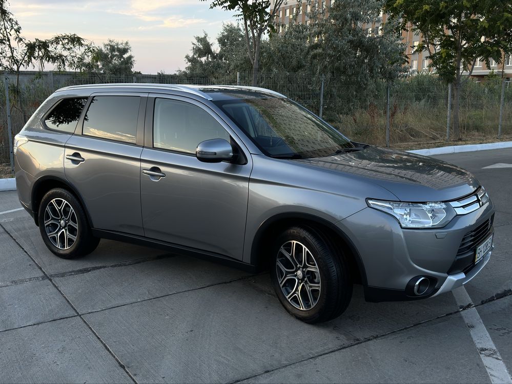 Продам MITSUBISHI Outlander 2.4 Ultimate 2014