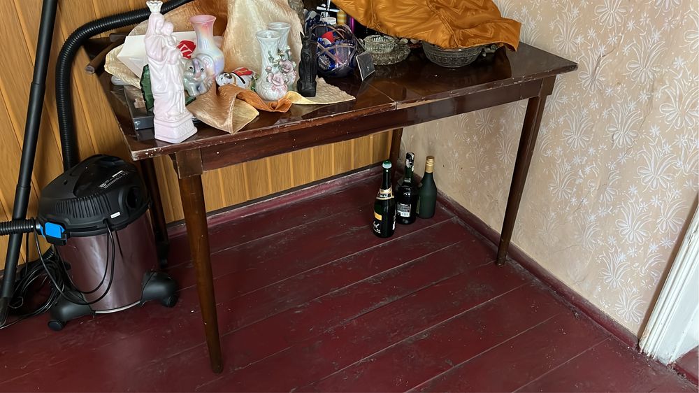 Oddam stół i  krzesła