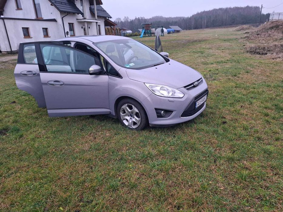 samochód osobowy Ford C-MAX