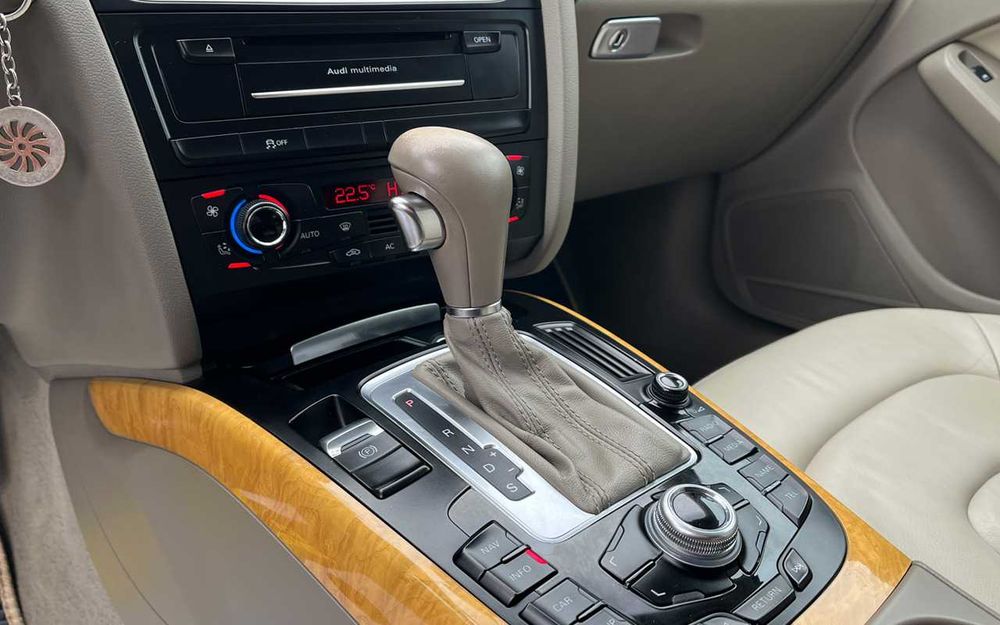 Audi A4  2010 рік