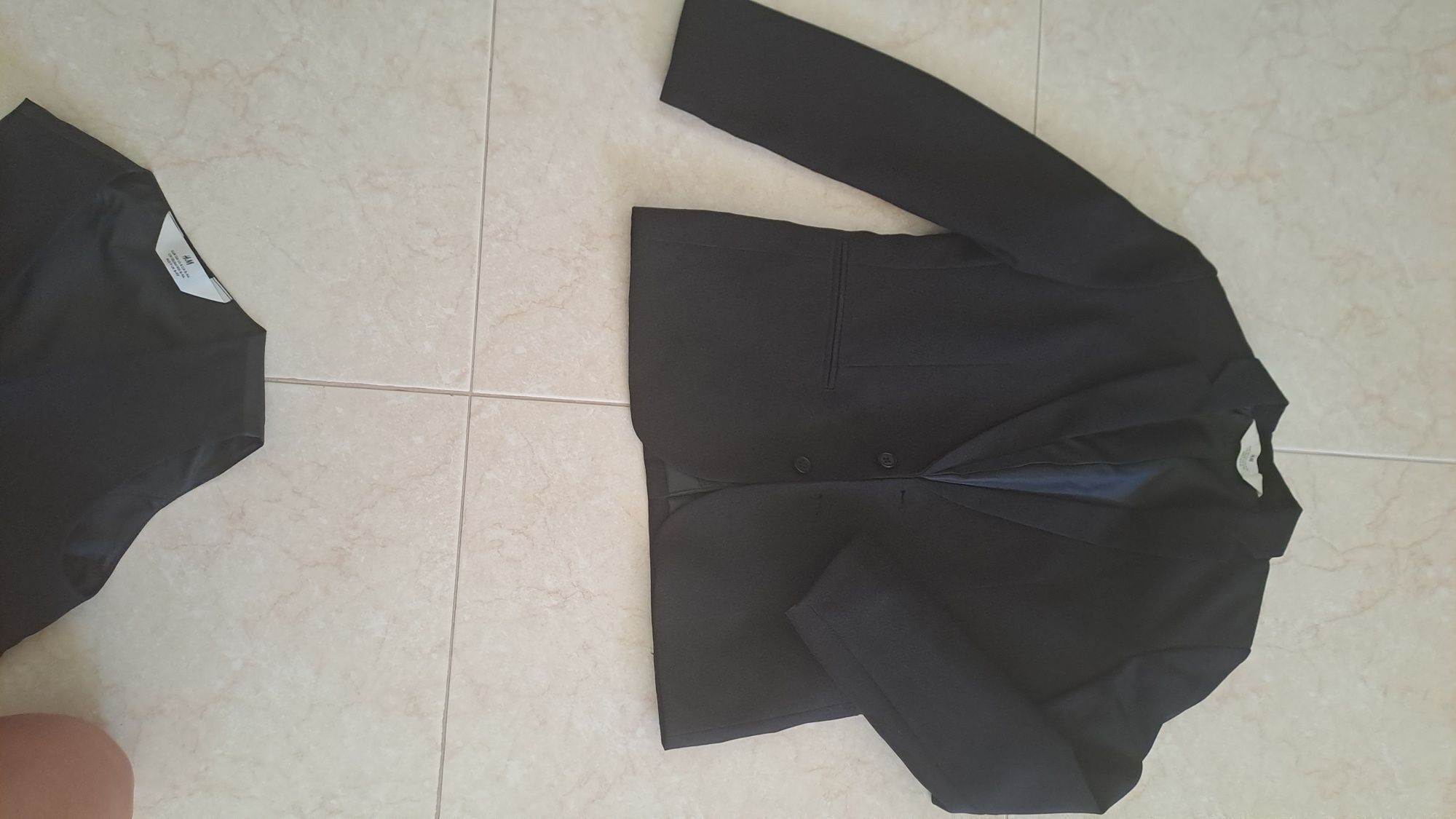 Fato preto de menino 8 anos