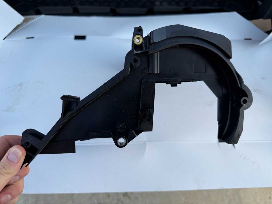 Клапанна кришка 1.6 HDI Peugeot 3008 Citroen Volvo Ford. 9688939180.