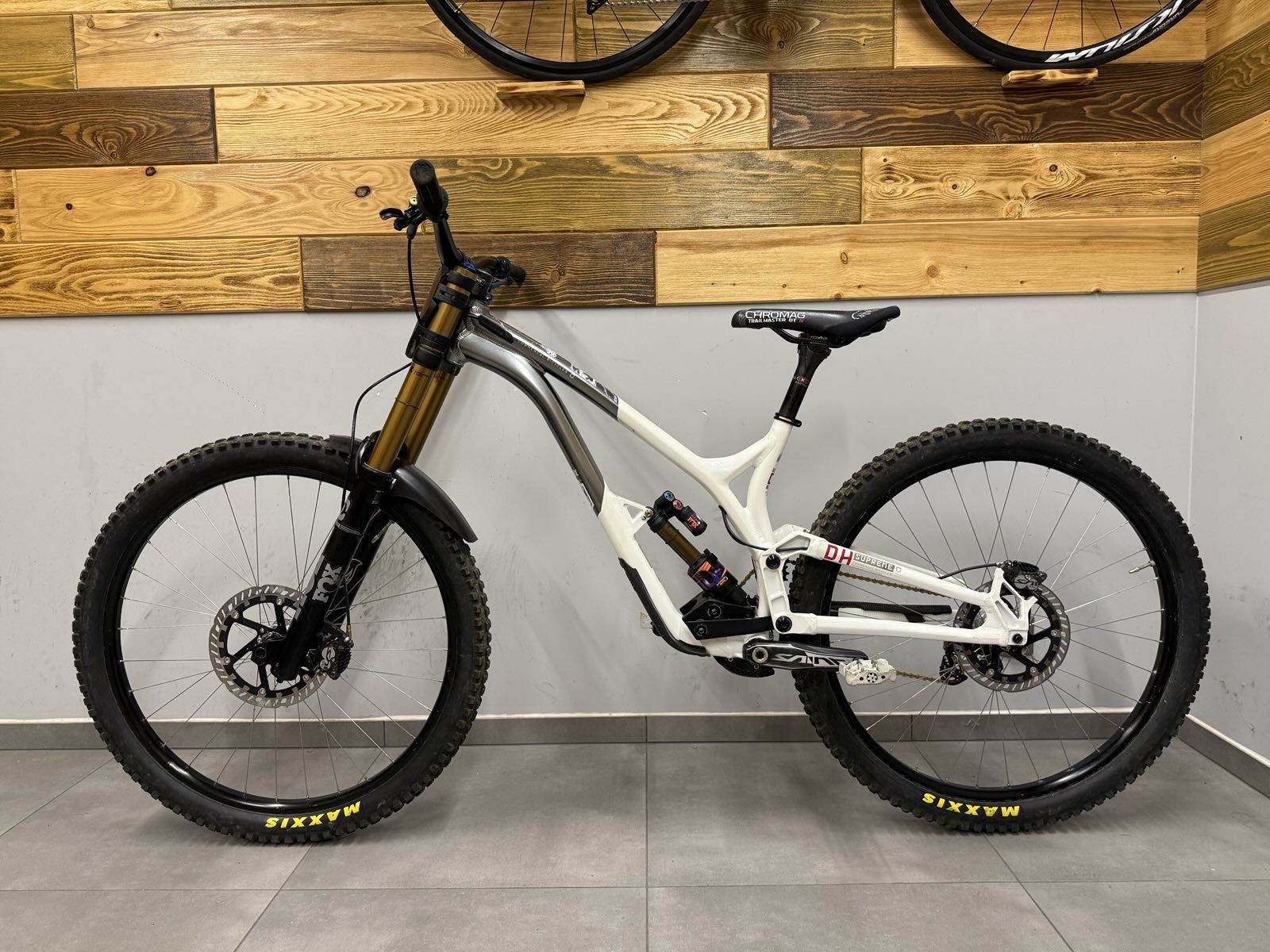 Commencal Supreme 29 Downhill