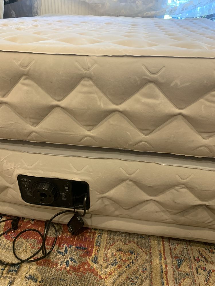 Materac dmuchany dwuosobowy 150x200 wysokość 55 cm z pompką 230v Intex