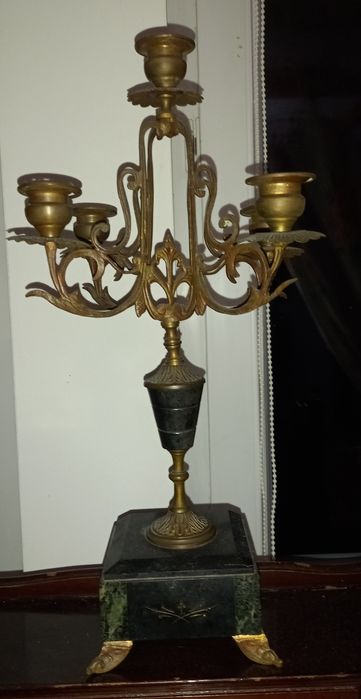 Bardzo stary świecznik