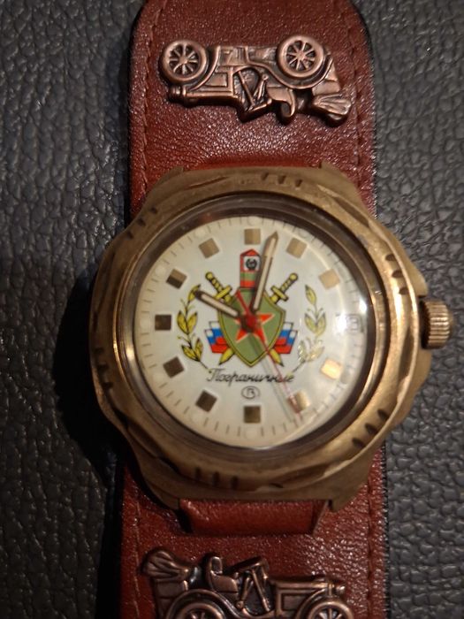 Komandirski zegarek mechaniczny