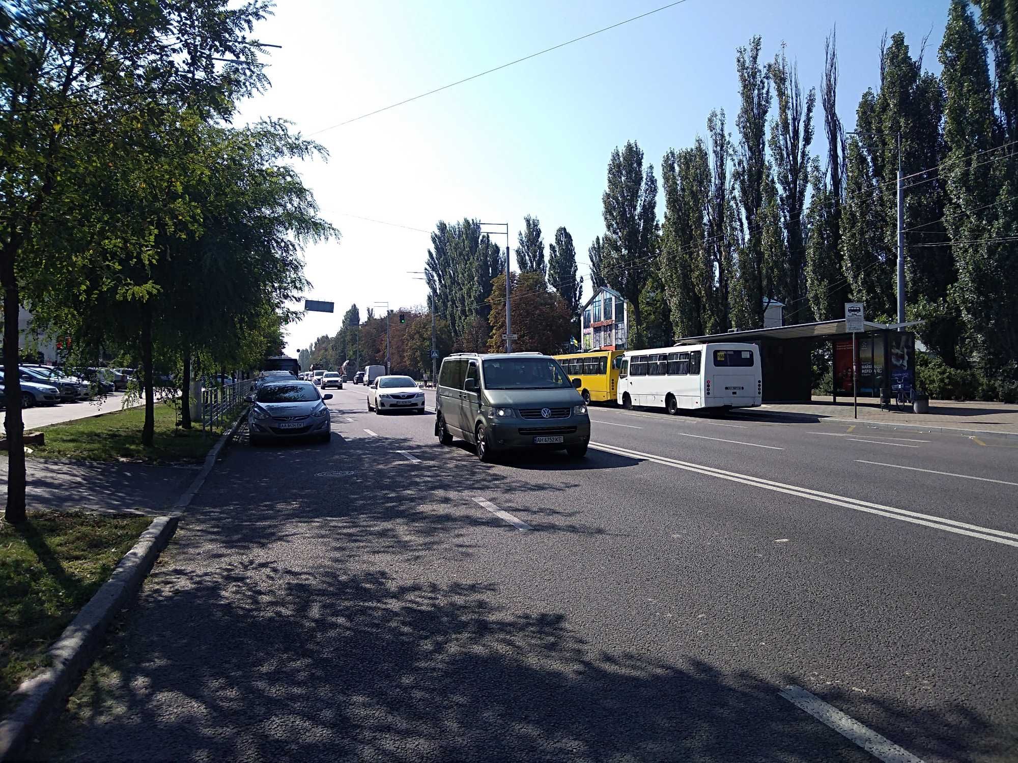 Нивки  ,5,5 соток ,охраняемый кот. городок , городские коммуникации!