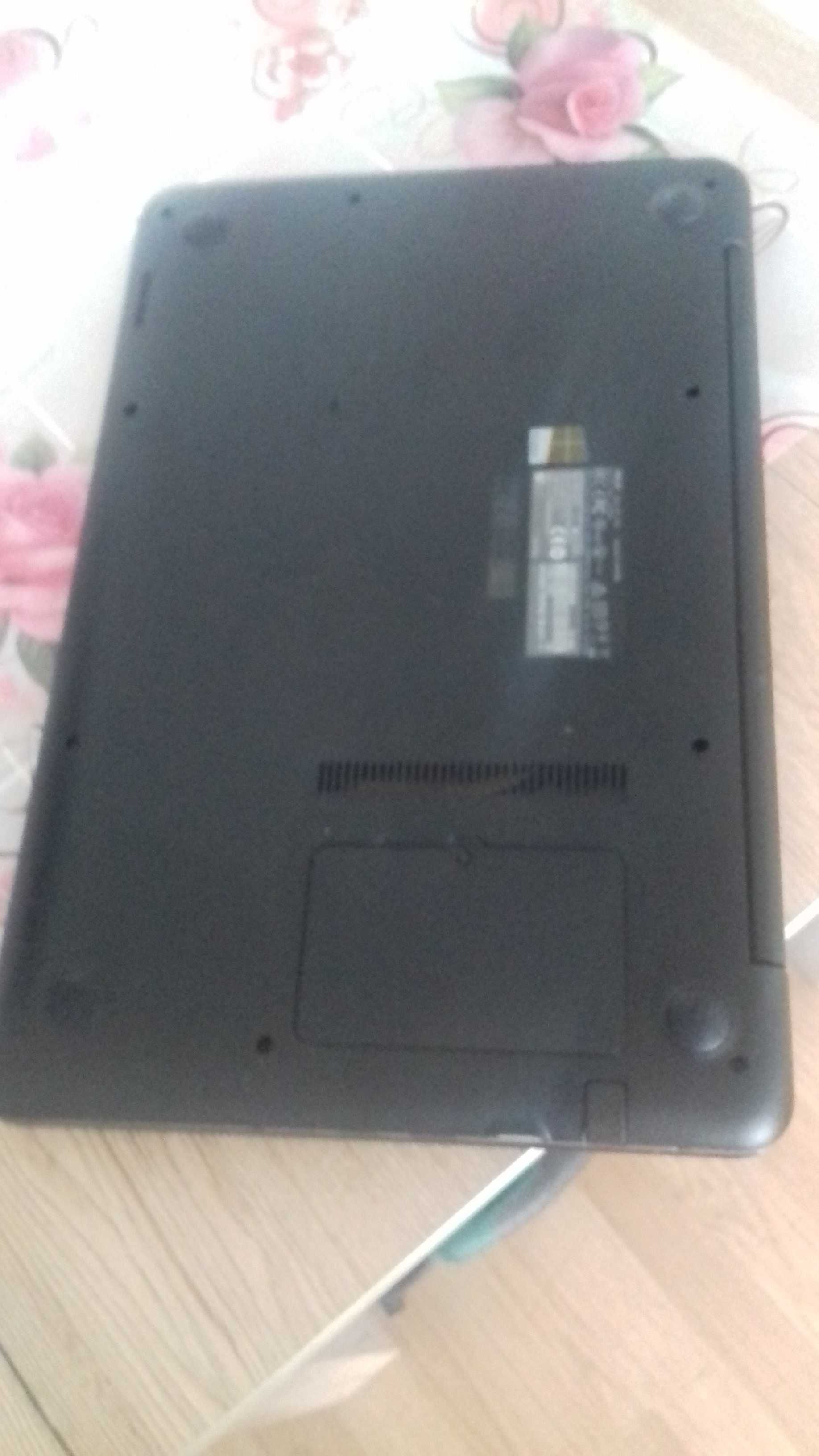 sprzedam asus f756u intel core i3 -6006u-6gen  cpu 2,00ghz,ssd128g,4gb