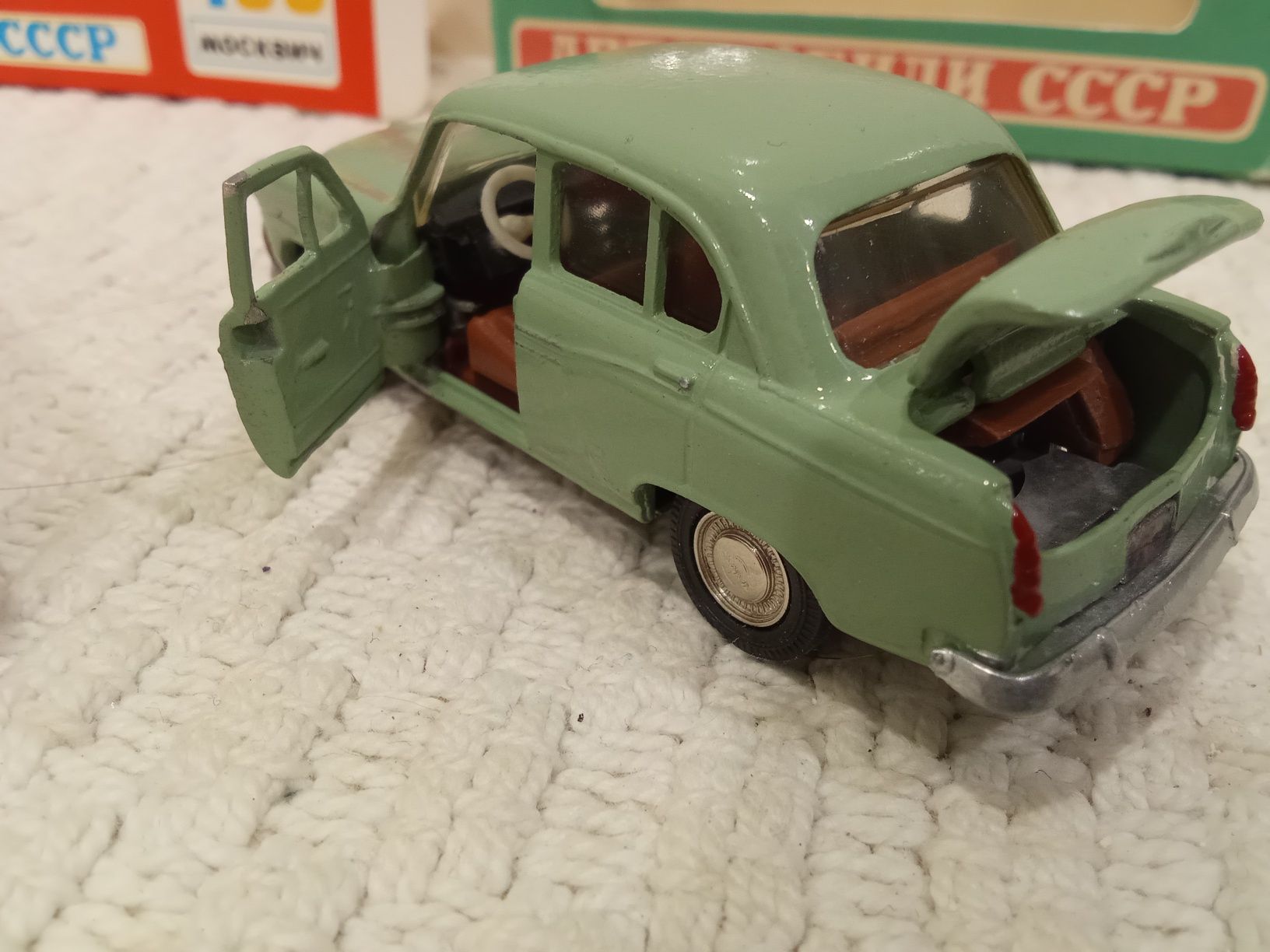 Модели с коробкой ,(А7) 403.