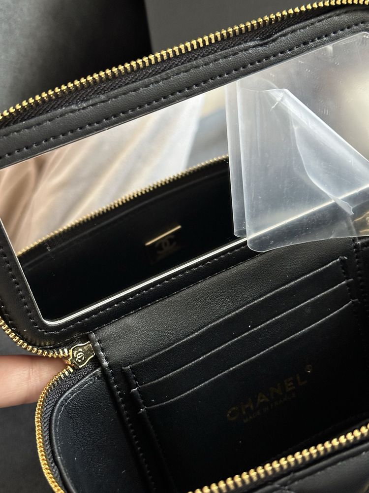 Сумка chanel шкіряна бочонок, чорний та білий шанель lambskin