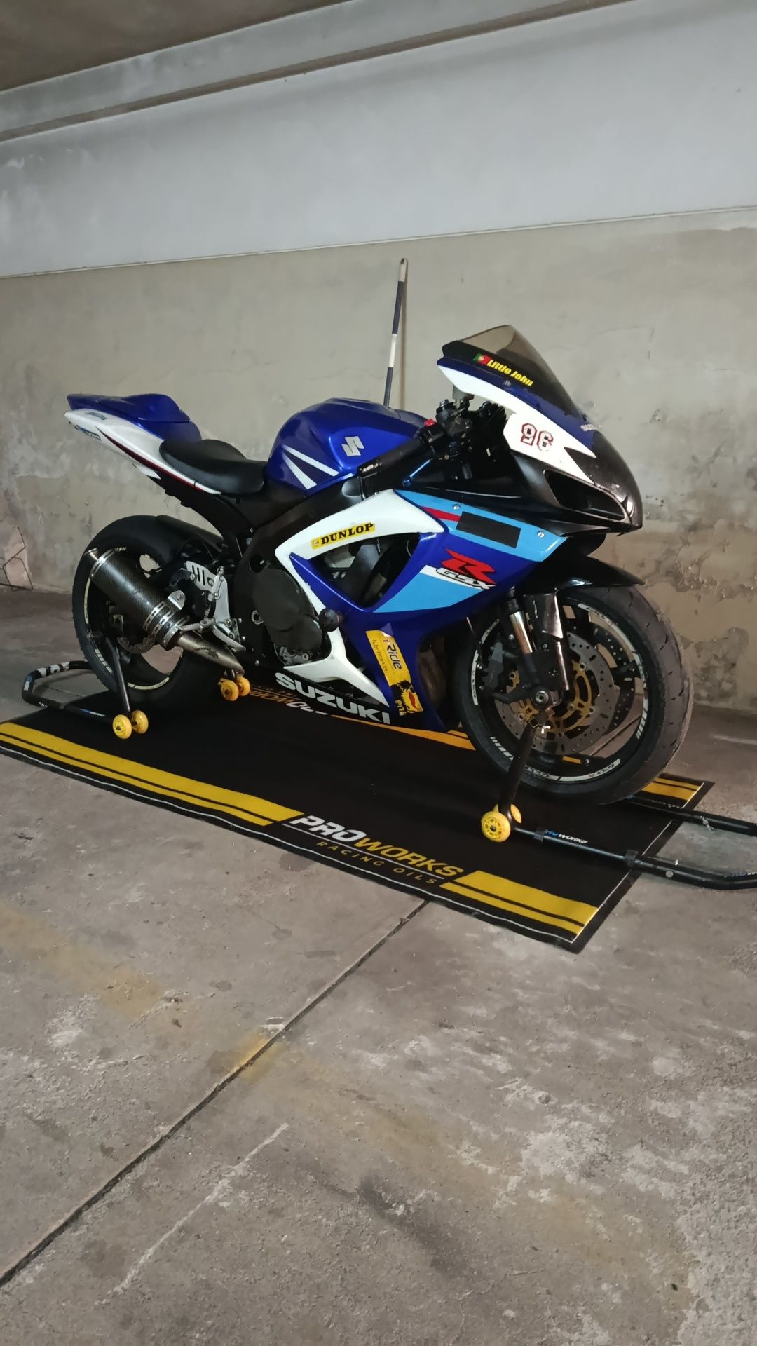 Suzuki GSXR 750 k7