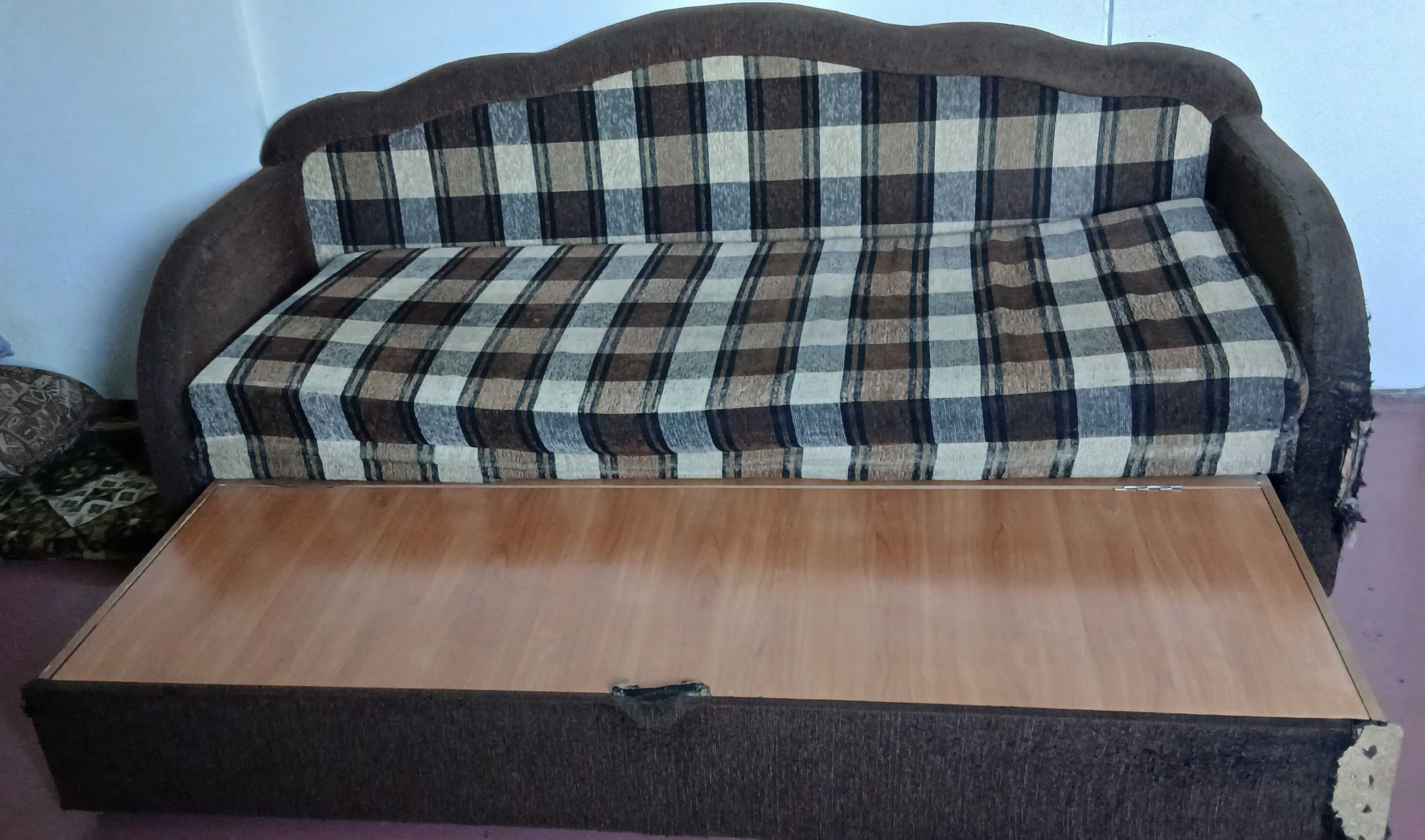 Продам діван б/в в задовільному стані (великий)