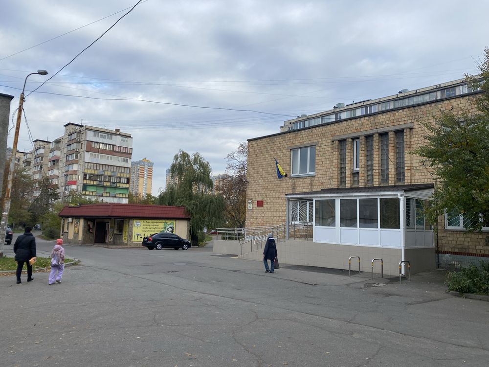Продам отдельно стоящее здание 72,5 м.кв,  Киев, Минский проспект.
