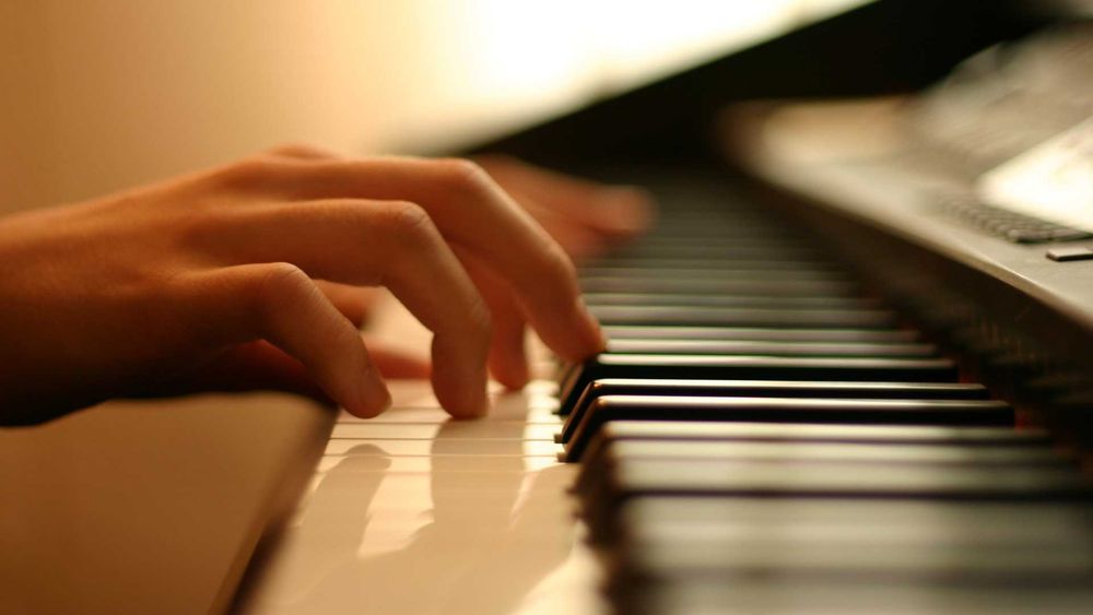 Nauka gry na pianinie dla dzieci i dorosłych - odkryj piękno muzyki!