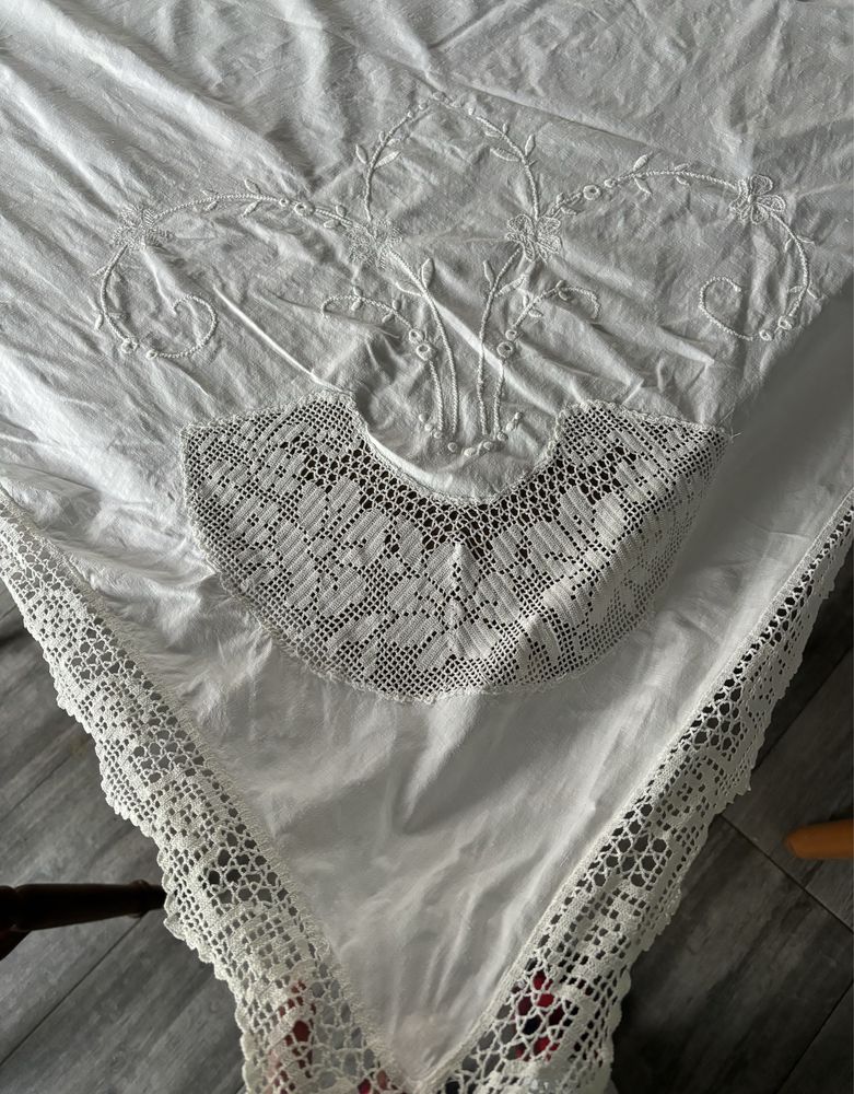 Toalha de mesa linho com renda e bordado manual 140x140