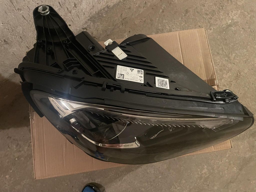 MERCEDES E-Klasa W213 213 lampa przednia LED prawa