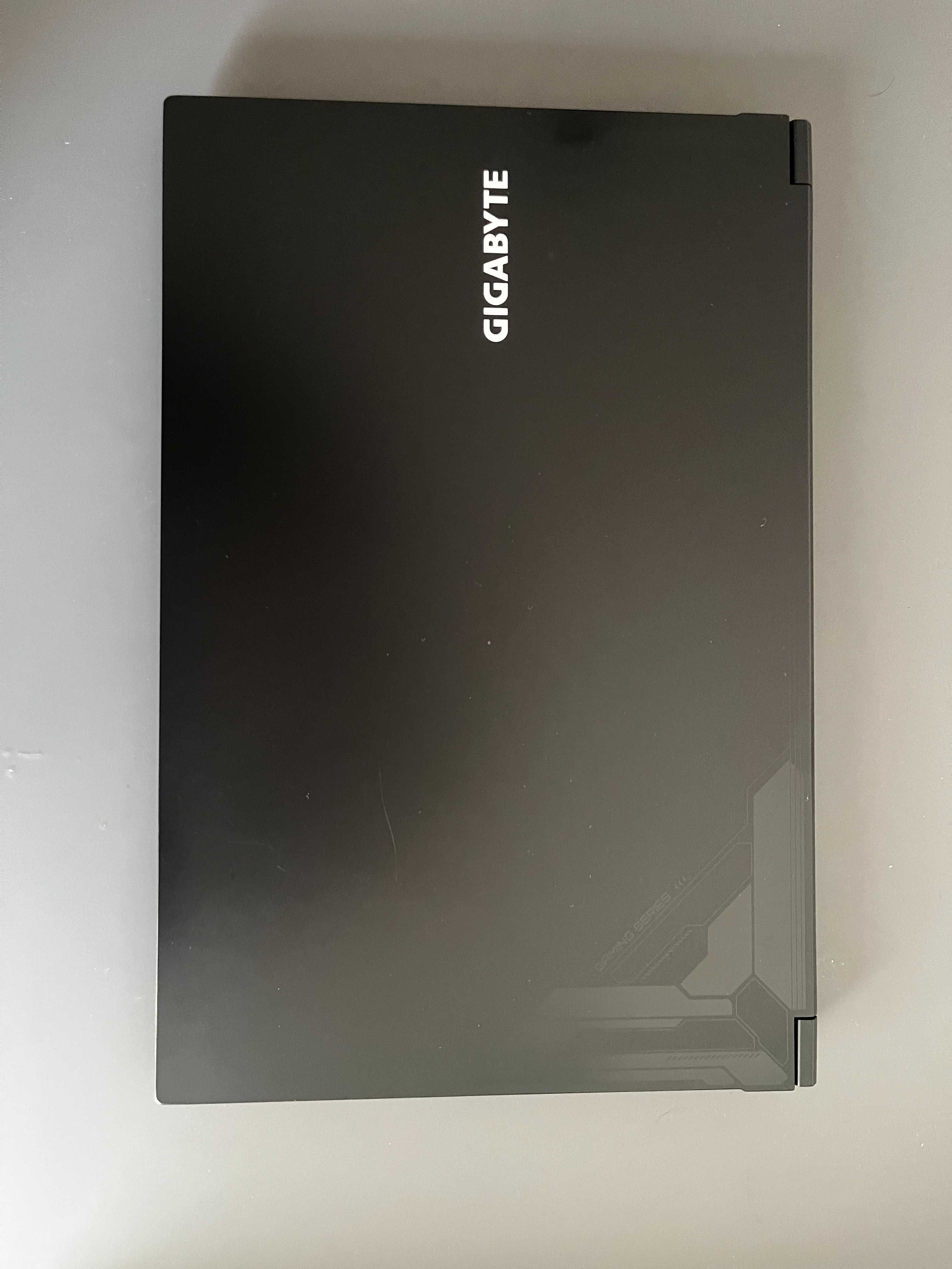 Portátil GIGABYTE G5 MF-5
