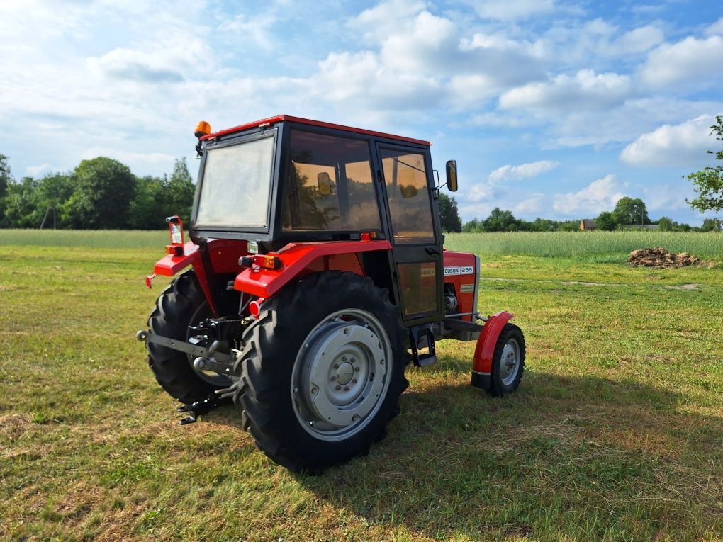 Massey Ferguson 255