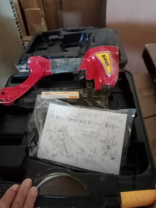 Pistola de Agrafos Petek + caixas de agrafos