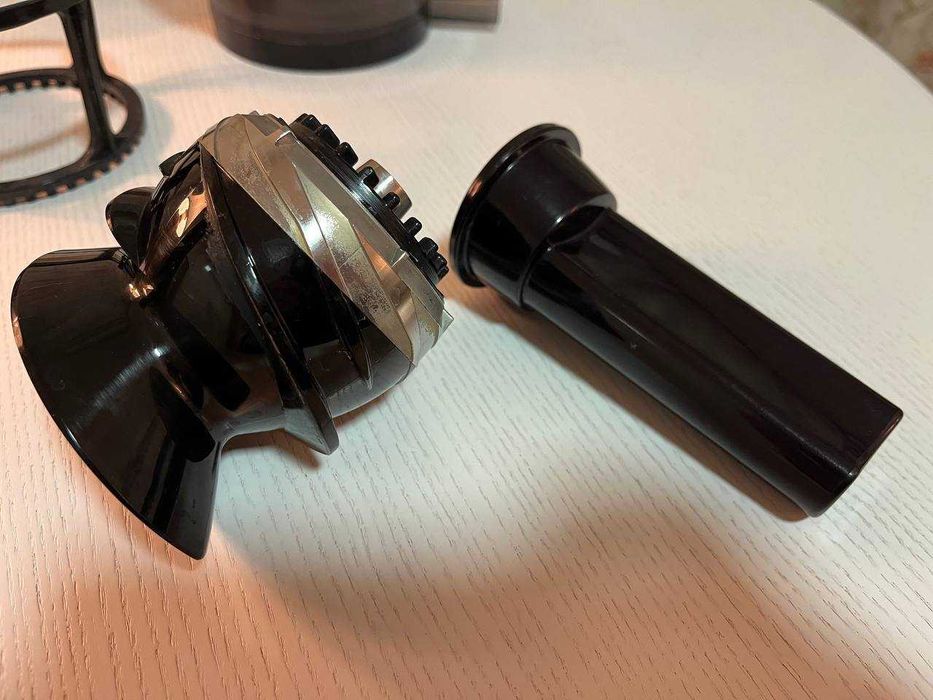 Шнековая соковыжималка Panasonic MJ-L500