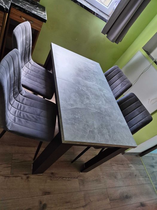 Stół rozkładany skandynawski + 4 krzesła welurowe ciemnoszare + gratis