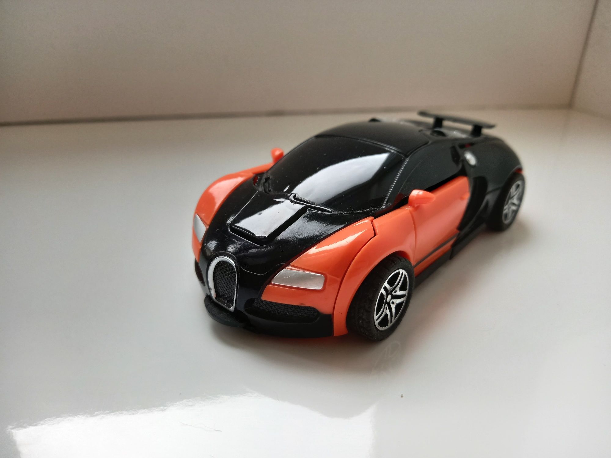 Машинка трансформер Bugatti инерционная машинка игрушечная