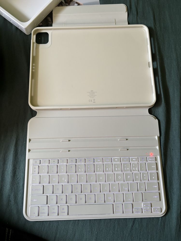 Klawiatura do tabletu/ipada Esr Ascend keyboard case lite