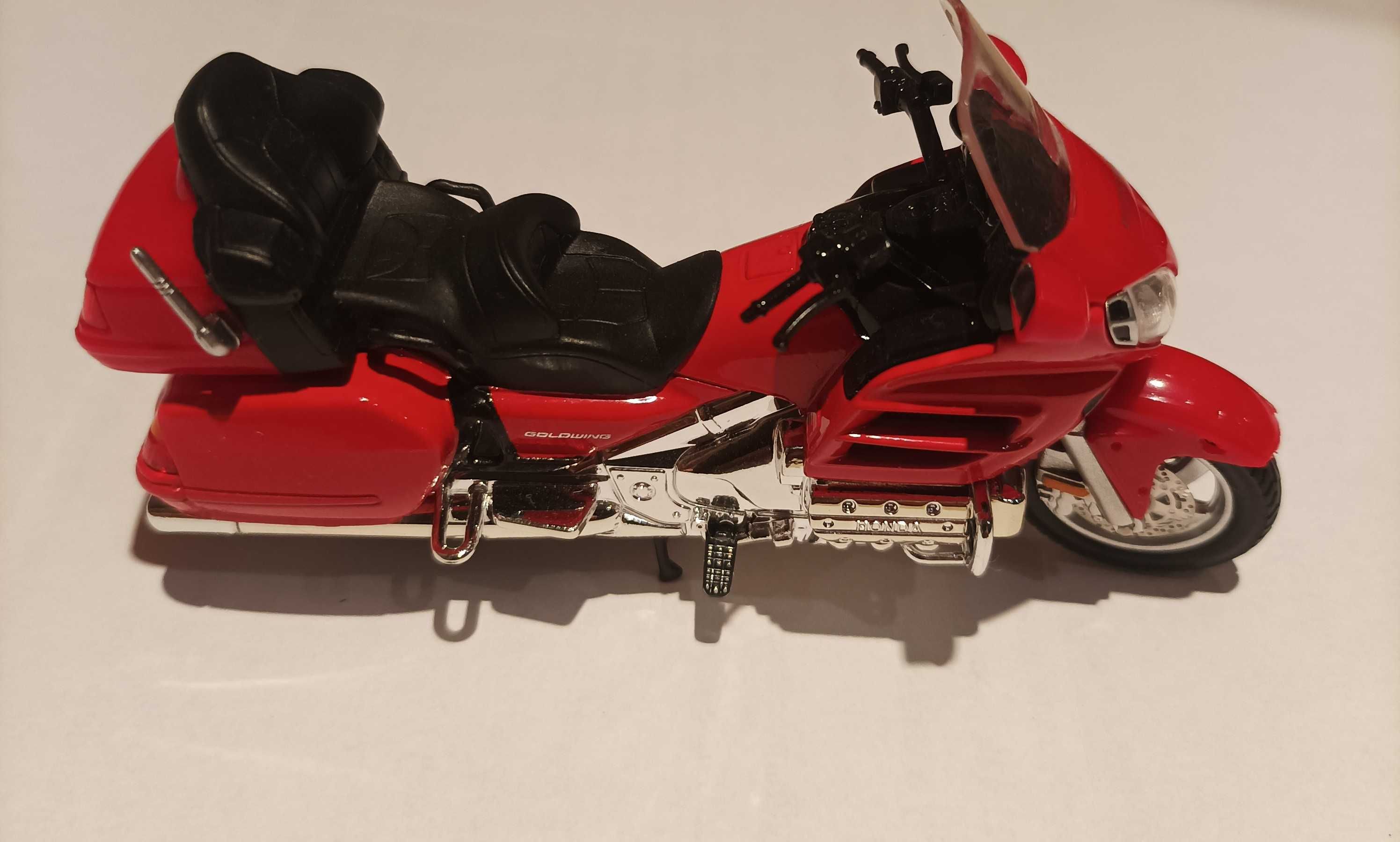 Honda Goldwing 1800 skala 1:24