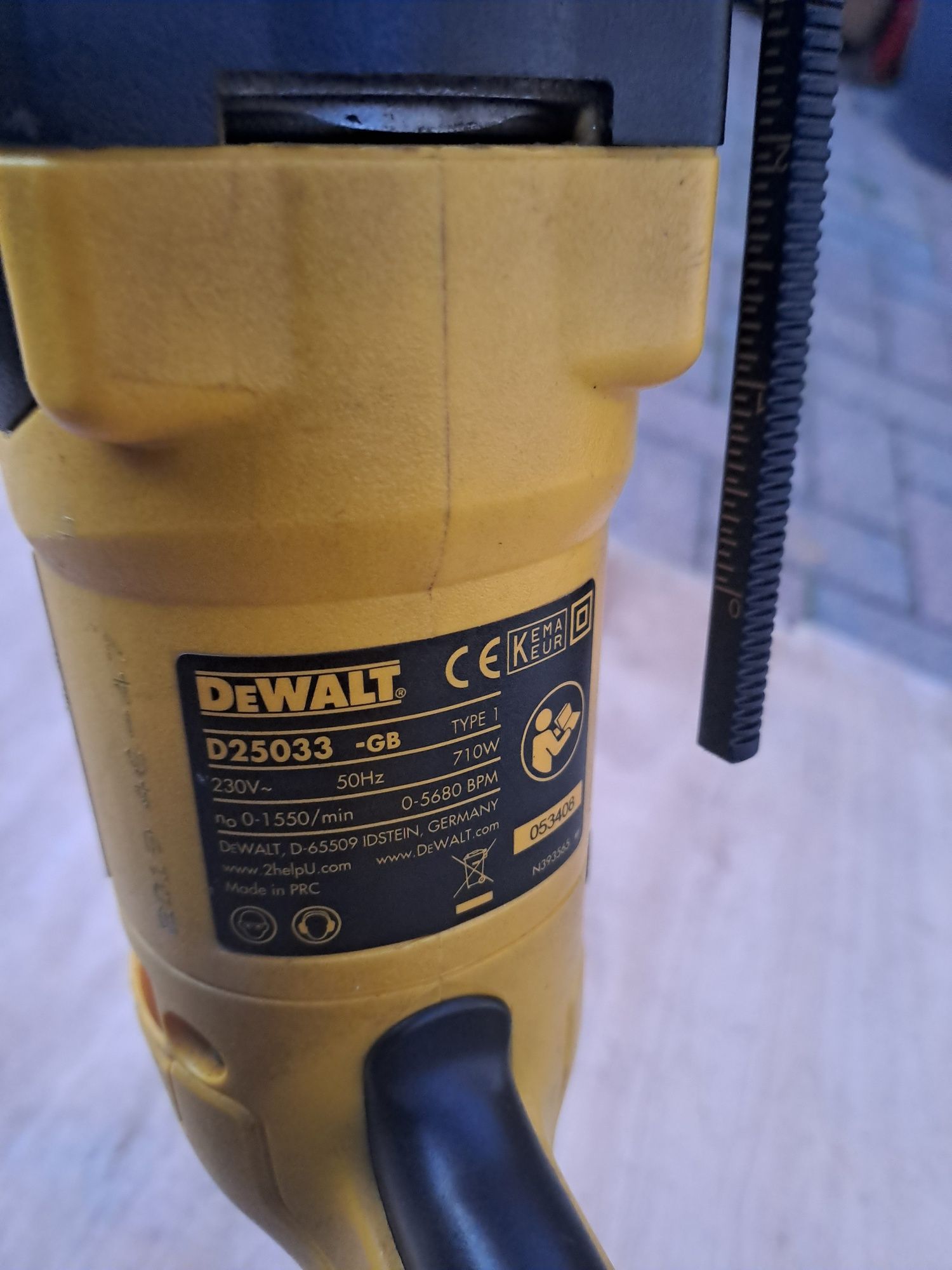 Młotowiertarka Dewalt Makita