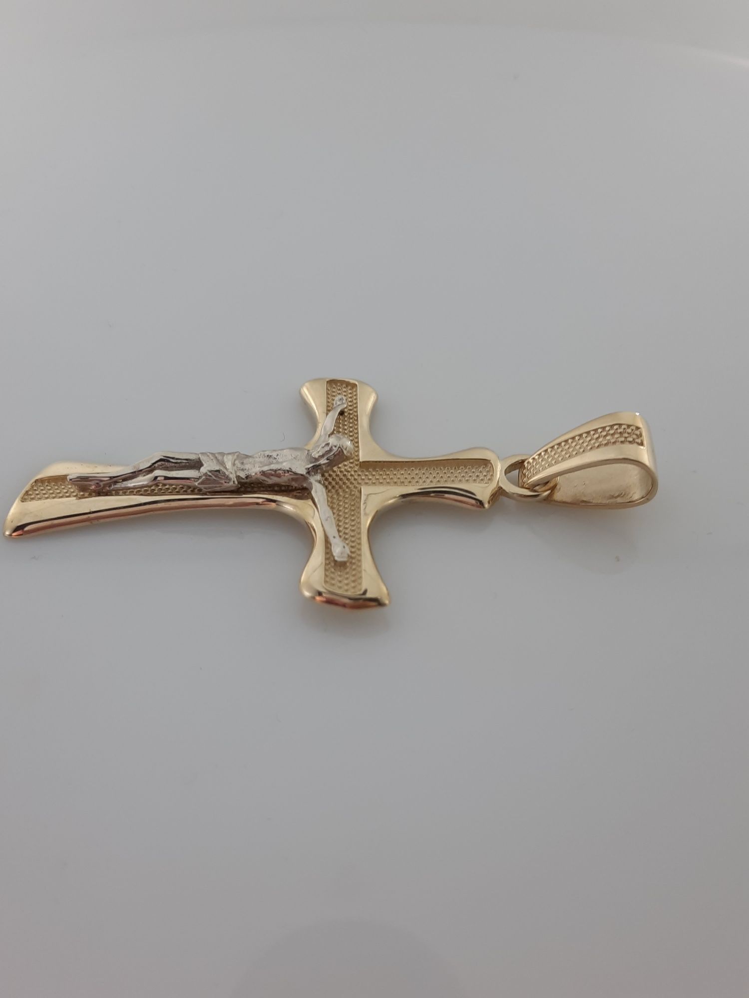 Złoty krzyżyk katolicki.Próba 585 Nowy (2086)