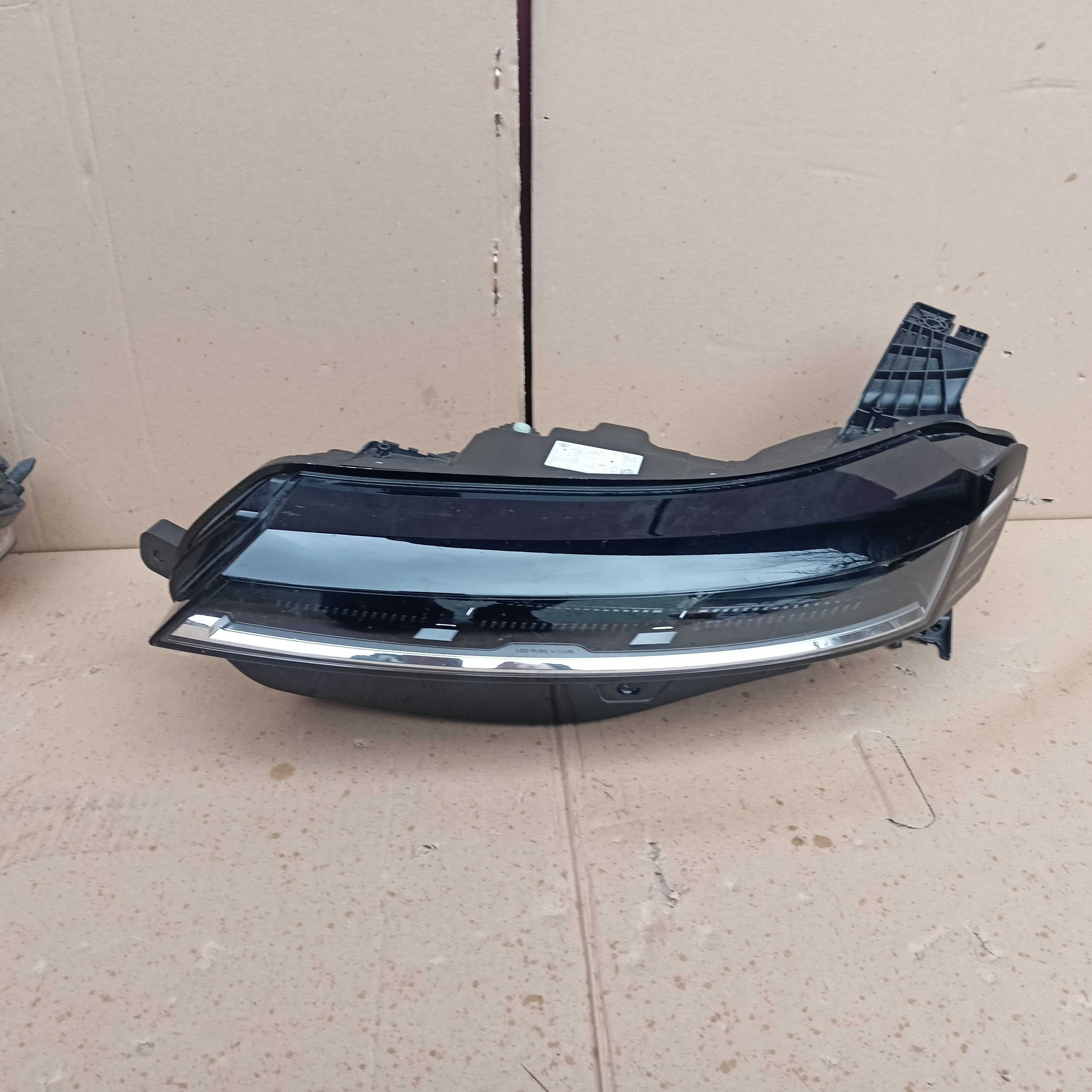 Reflektor Pure Led Vision Renault Megane V E-Tech 2023  260606,256R