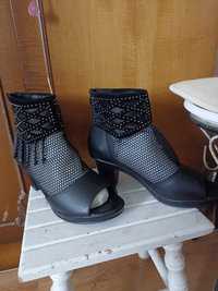 Buty  czarne rozm 40