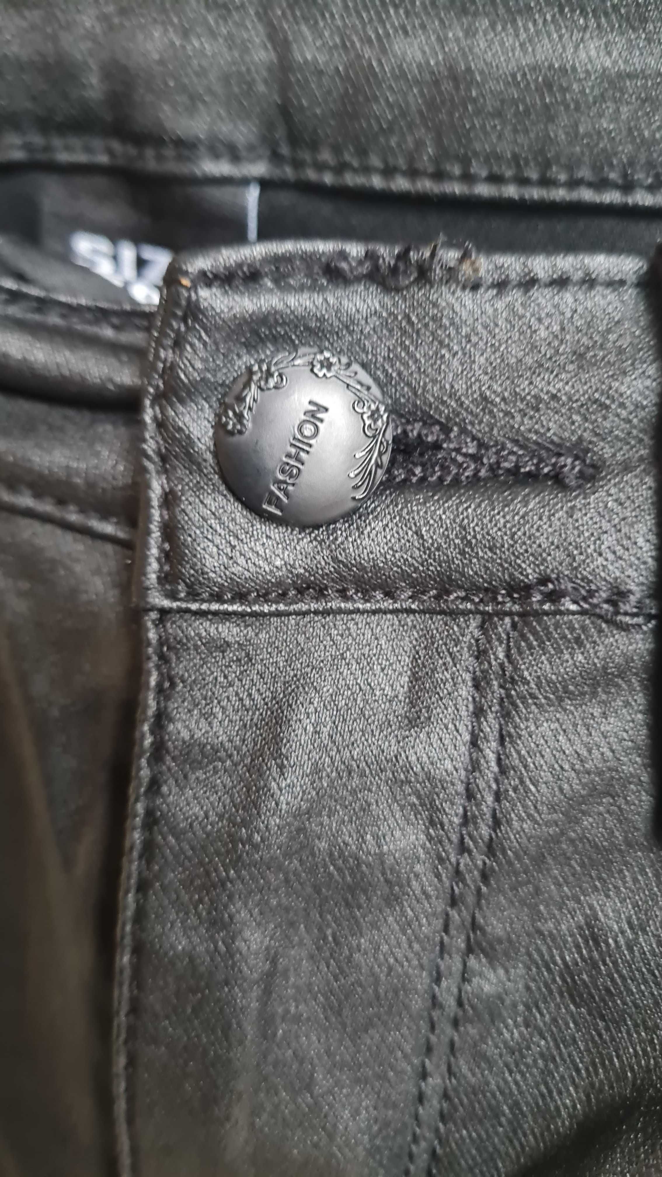 Spodnie woskowane z wysokim stanem Fashion Jeans XS