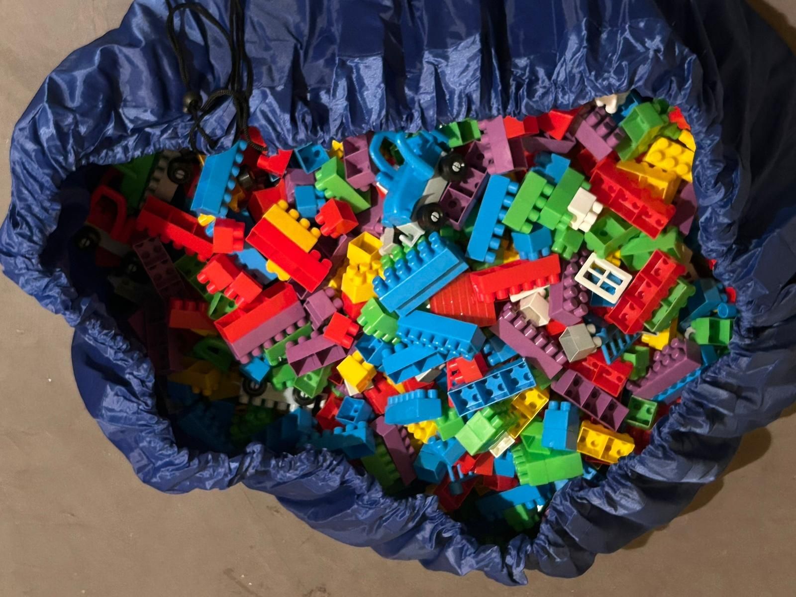 Sprzedam plastikowe klocki konstrukcyjne