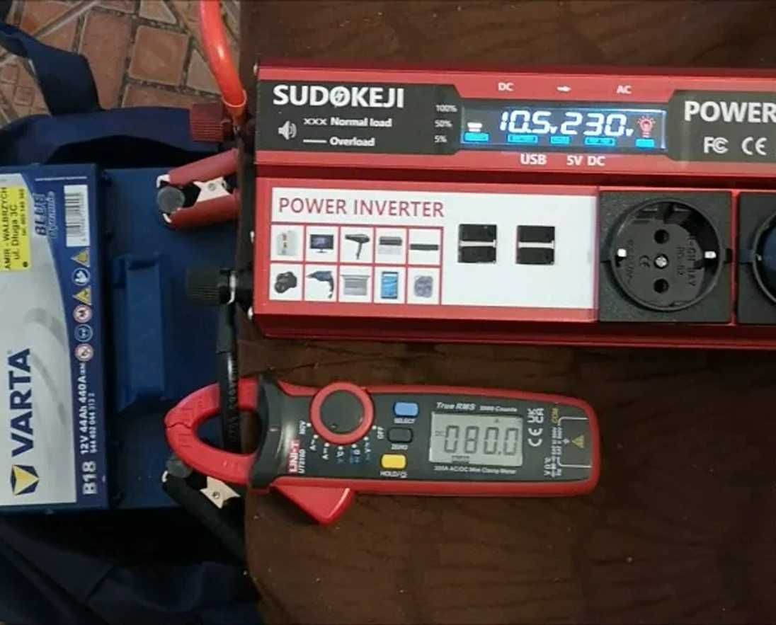 Инвертор напряжения 12В в 220В 4000W с LCD-дисплеем, розеткой EU