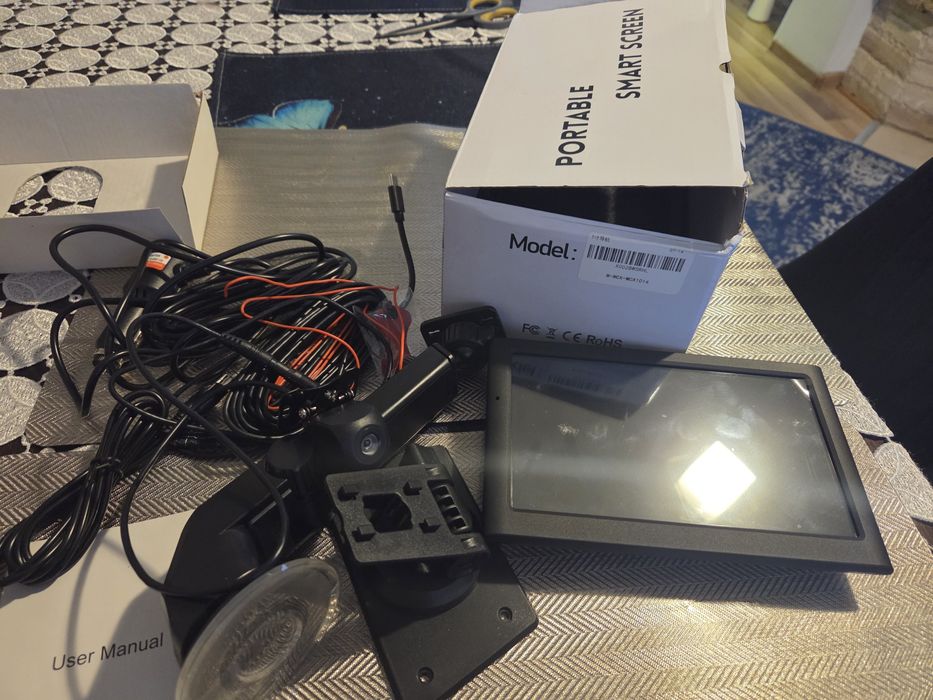 przenośny inteligentny ekran (ang. portable smart screen),