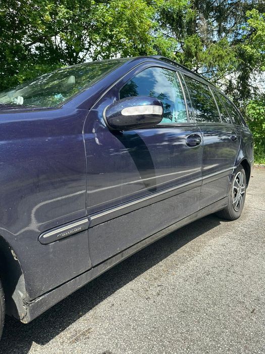 Автомобіль Mersedes-Benz c220 w203
