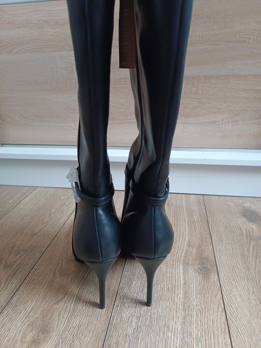 Czarne kozaki na szpilce