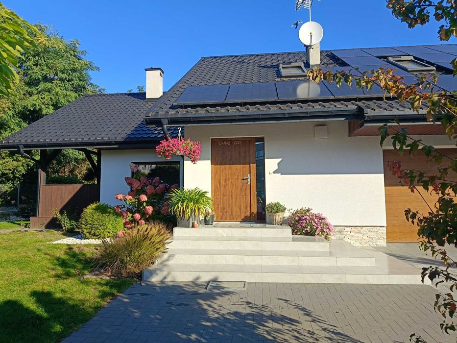 Komfortowy dom parterowy z użytkowym poddaszem