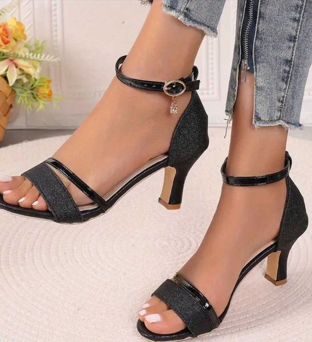 Sprzedam sandały damskie czarne na obcasie 42,5