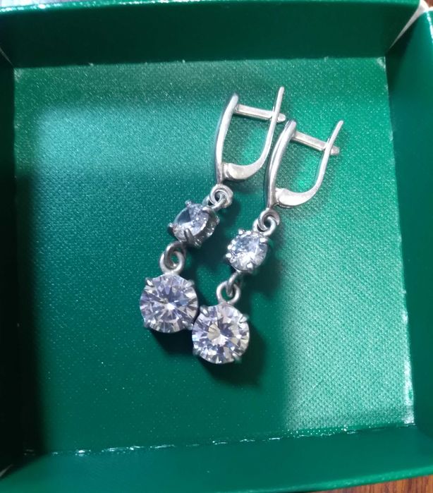 Сережки срібло 925 проба з білими фіанітами в ідеальному стані