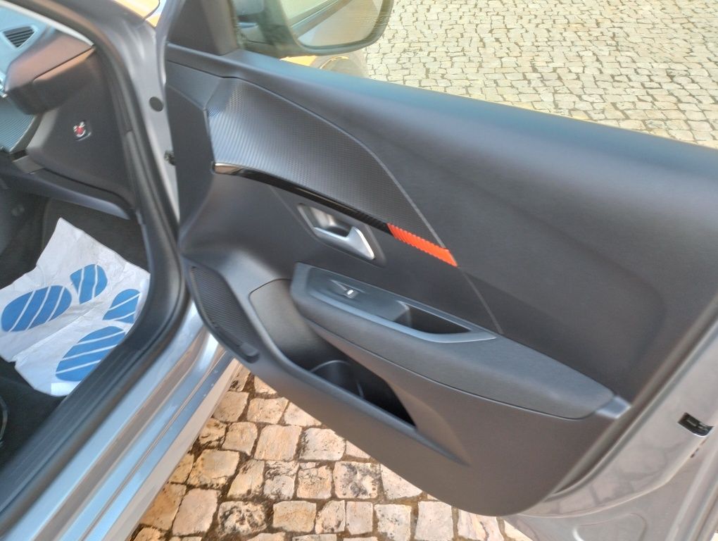 Peugeot e208 active