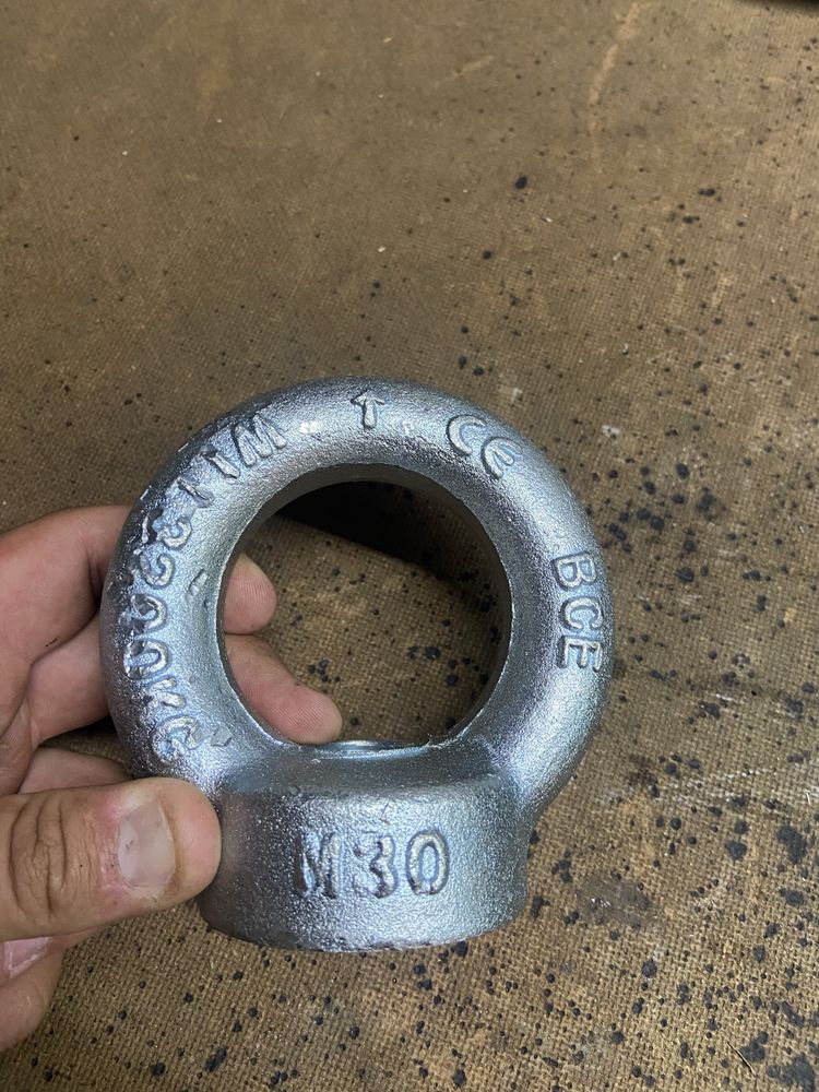Olhal carga macho M30