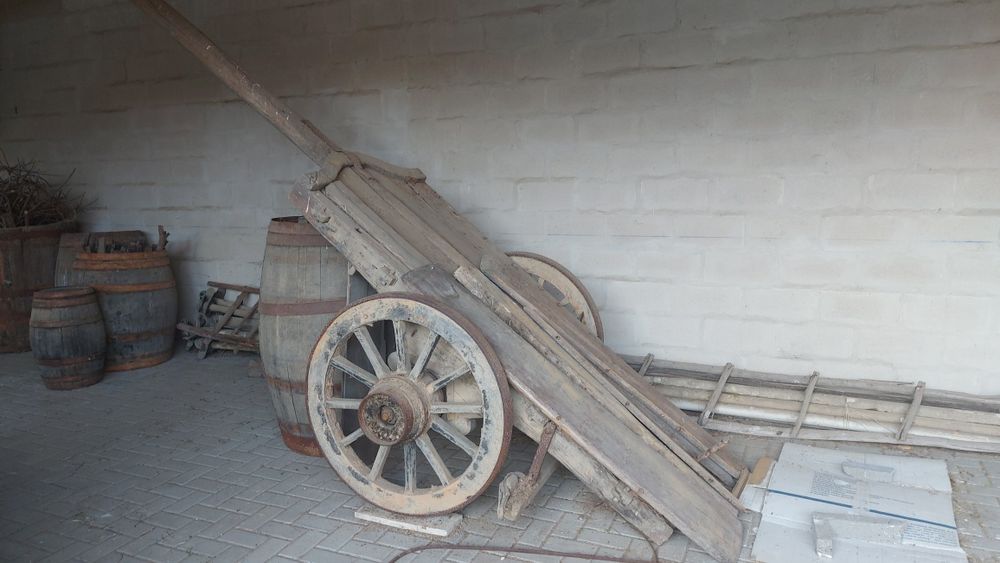 Carroça de bois antiga