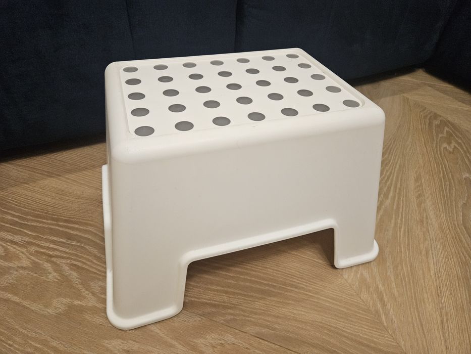 Stołek podnóżek Ikea bolmen