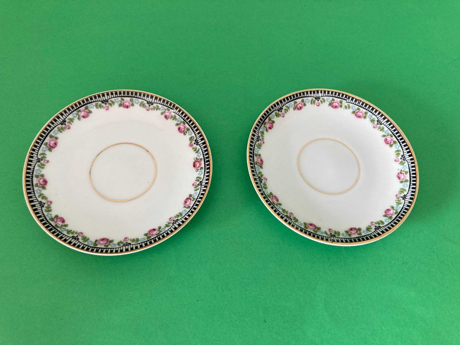 Lote de 2 Pires Porcelana da marca Vista Alegre Antigos