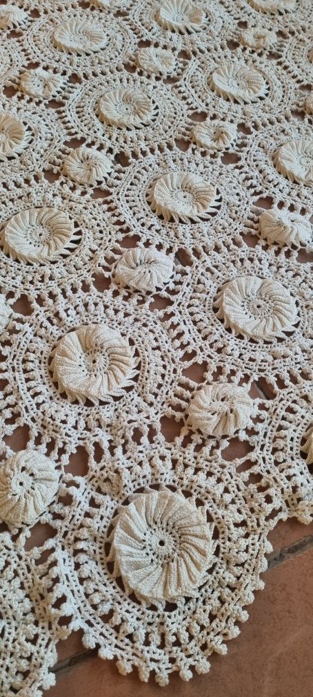 Colcha ou toalha de mes em renda/Crochet